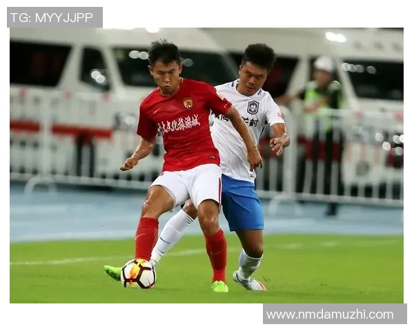 2015年天津泰达与广州恒大激战回顾：足球盛宴中的精彩瞬间与战术较量